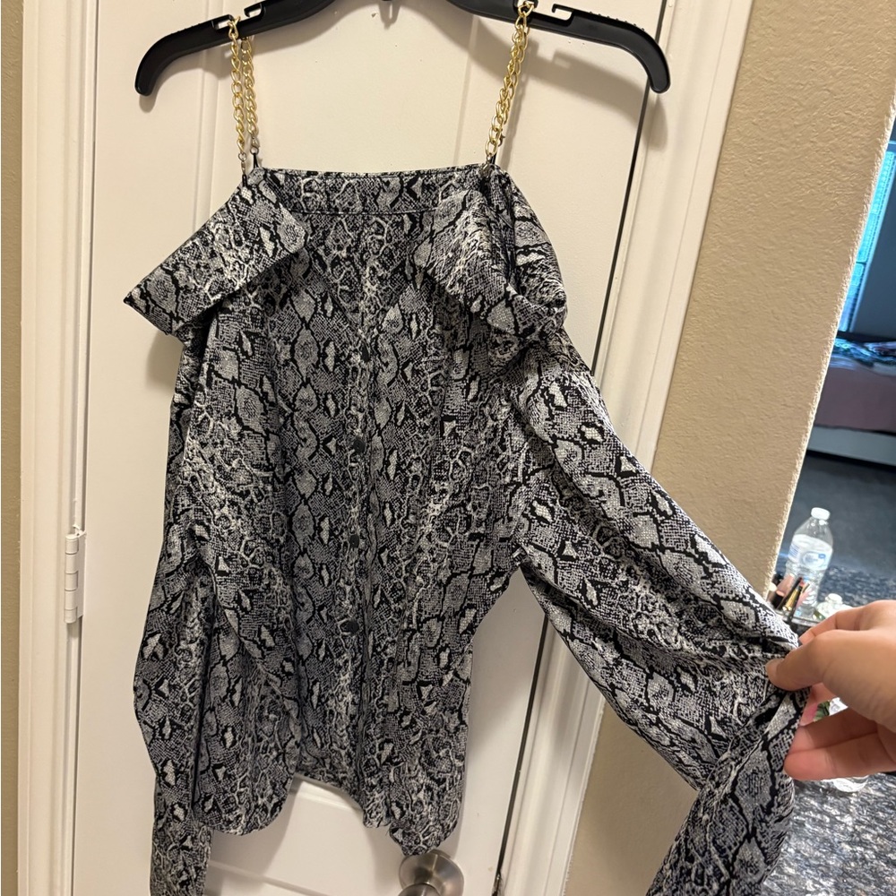 Chic Snake Print Off-Shoulder Top